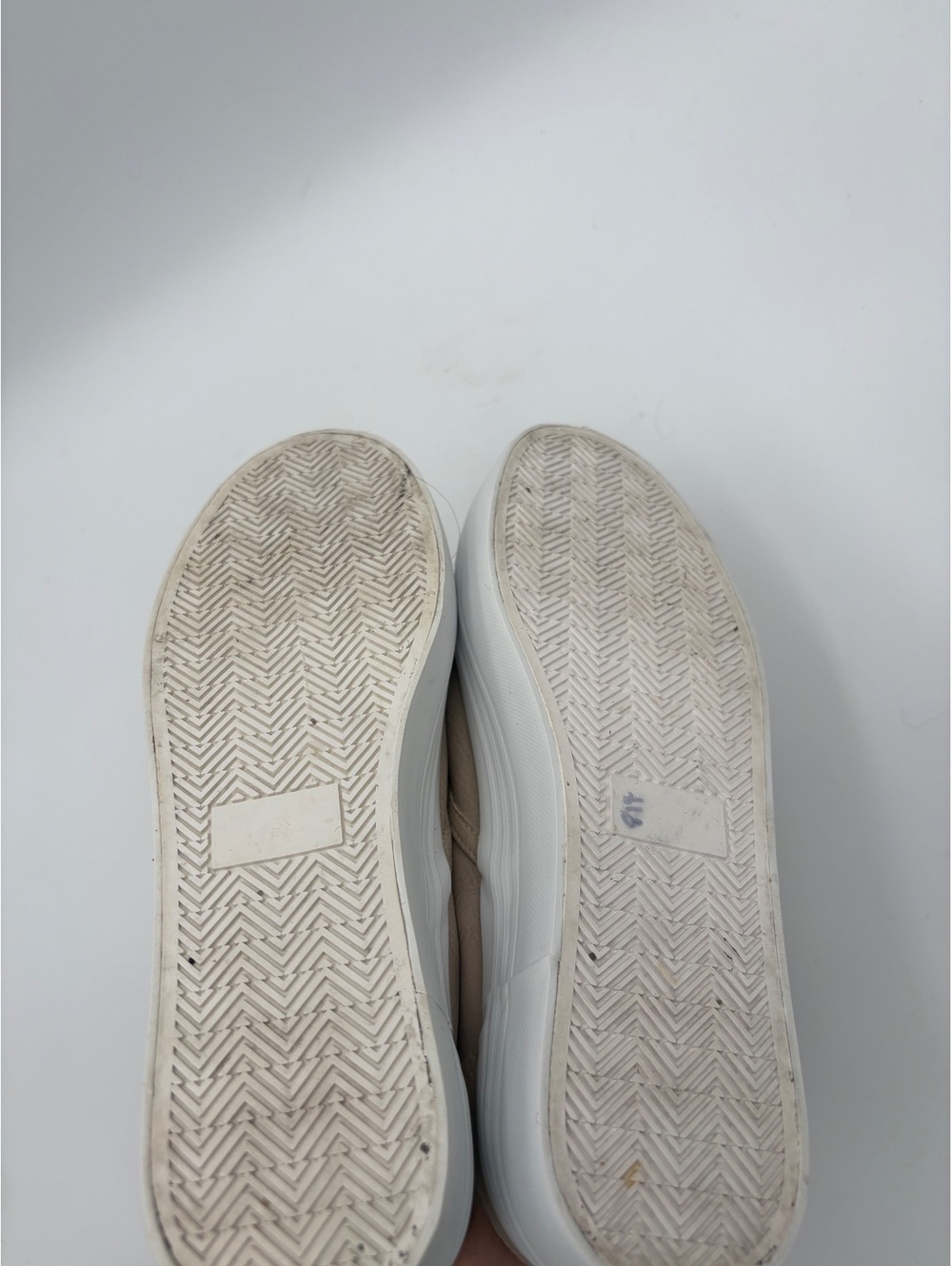 Comfort Every Step Womans 9 Slip-On Casual Shoes in Beige with White Sole - Picture 9 of 9